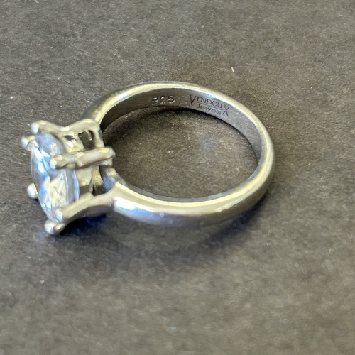 121 - Six 925 sterling silver rings in various sizes, some stone set, combined weight approx. 27g (conditi... 