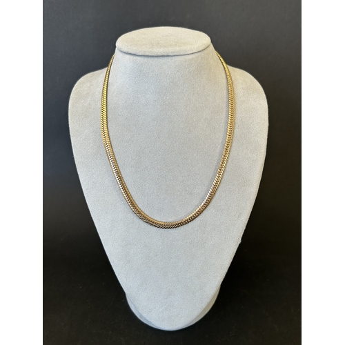 132 - A 9ct gold Italian made necklace, approx. 18