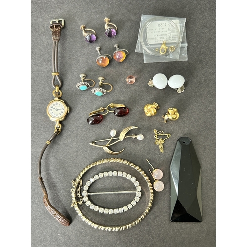 328 - A small selection of costume jewellery including clip-on and screw-on earrings, a brooch and bangle ... 