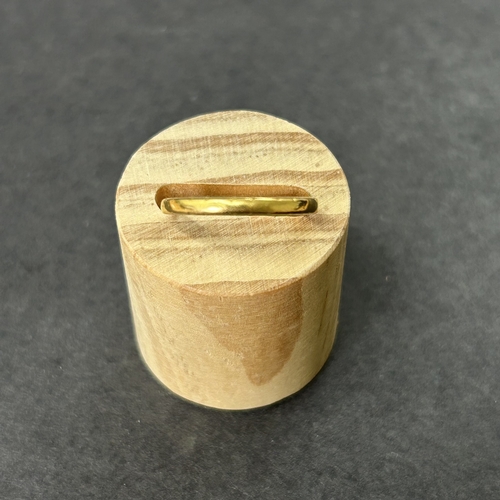 342 - A 22ct gold wedding band, approx. size M, weight approx. 2.7g (edge knocks)
