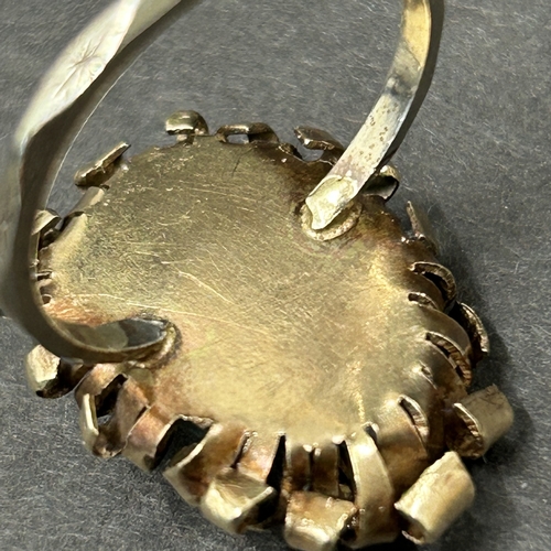 344 - An unusually constructed ring, the shank marked for 9ct white gold, the top with scrolls of yellow m... 