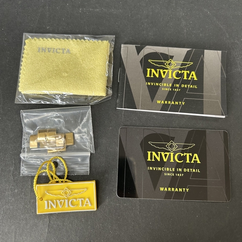352 - A boxed Invicta Pro Diver gentlemans wristwatch, Model No.25076, 52mm dia, comes with some paperwork