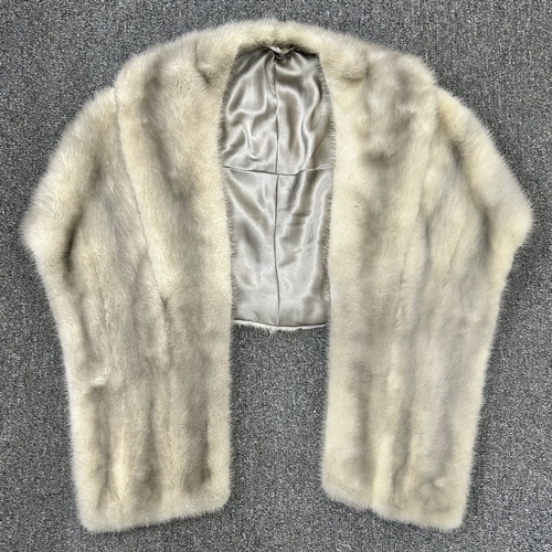 385 - A vintage mink fur stole/cape, no inner labels