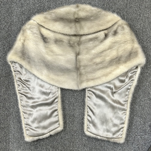 385 - A vintage mink fur stole/cape, no inner labels