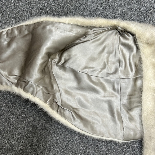 385 - A vintage mink fur stole/cape, no inner labels