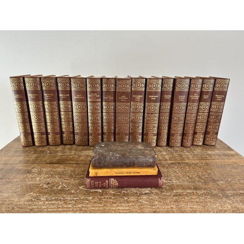 60 - A collection of 2003/2004 published works of Charles Dickens to include David Copperfield, Oliver Tw... 