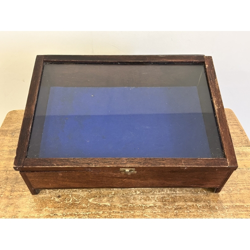 62 - A wooden table top display cabinet with blue baize, 16 3/4