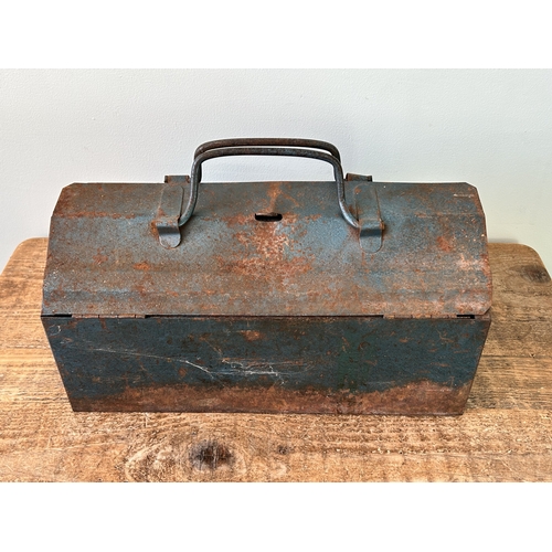 395 - A vintage metal toolbox with tray inside, 15