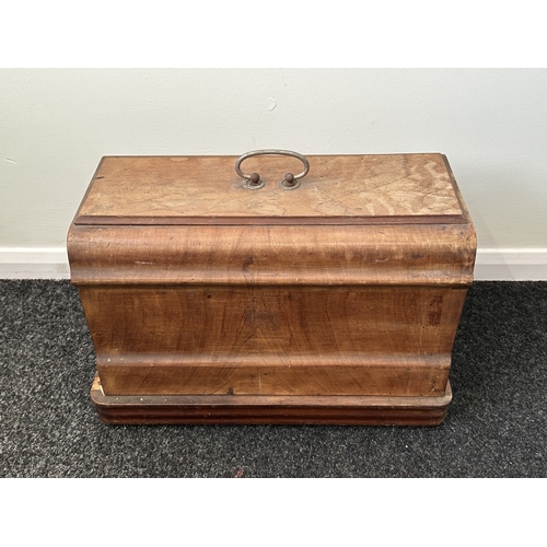 410 - An antique wood cased Frister & Rossmann manual sewing machine with gilded Egyptian decoration (box ... 