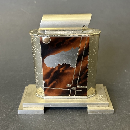 417 - An Art Deco period Bayer large and heavy table lighter with faux tortoiseshell decoration and press ... 