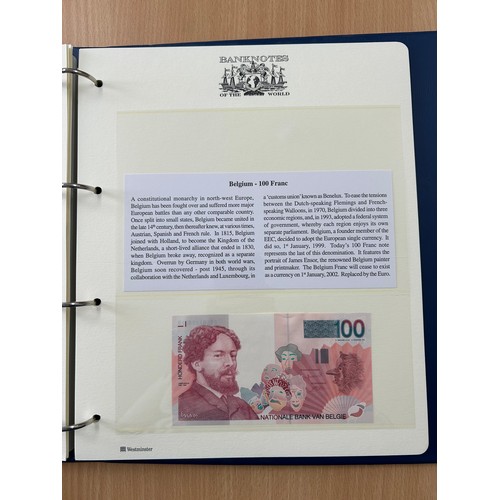 111 - A large bulk lot of mixed world coins to include 30+ coin covers, approx. 5kg of world coins, commem... 