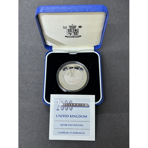 108 - A cased 1999-2000 silver £5 coin, weight approx. 28g