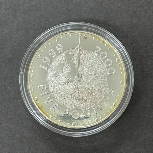 108 - A cased 1999-2000 silver £5 coin, weight approx. 28g