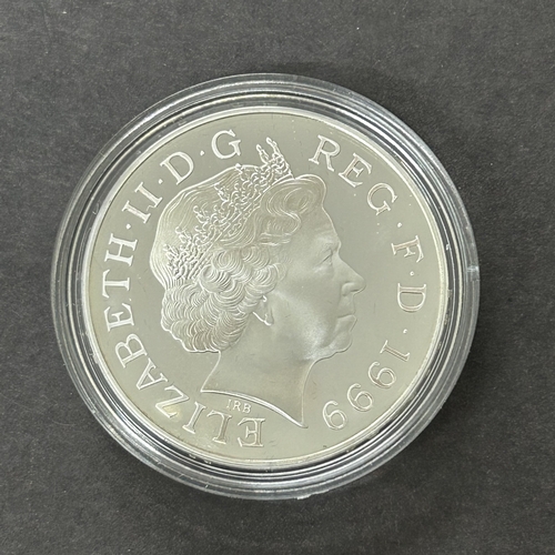 108 - A cased 1999-2000 silver £5 coin, weight approx. 28g