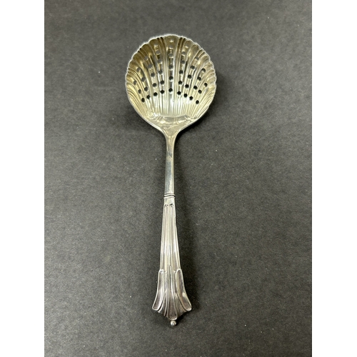 182 - A hallmarked silver sugar sifter spoon, Sheffield 1906, weight approx. 25g