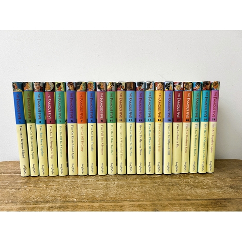238 - Twenty one Enid Blyton 'The Famous Five' books published in 2006 to include Five go to Billycock Hil... 