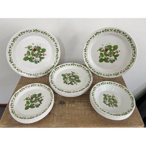 70 - Portmeirion 'Summer Strawberries' pattern tableware in sets of four with two large serving plates (s... 