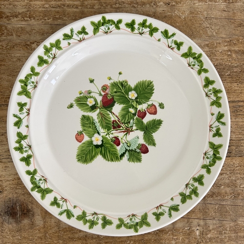 70 - Portmeirion 'Summer Strawberries' pattern tableware in sets of four with two large serving plates (s... 