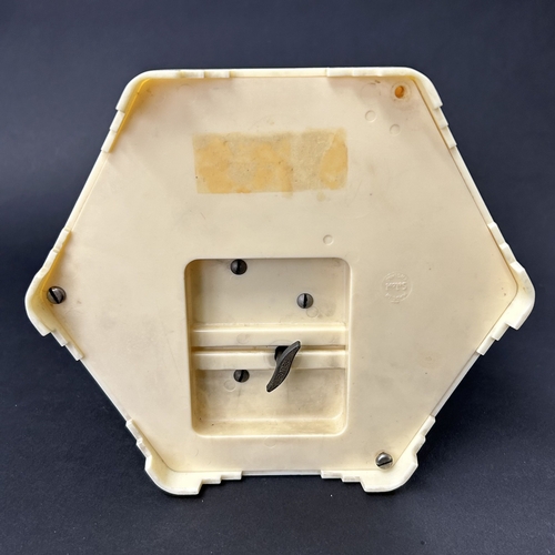 91 - A vintage Selcol musical cigarette dispenser, also known as a lipstick carousel, approx. 7 3/4