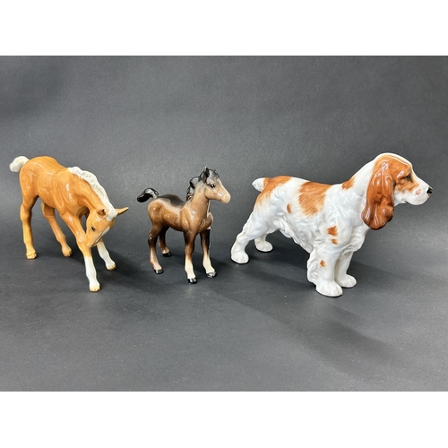 92 - A Royal Doulton cocker spaniel HN1036 plus two Beswick foals, a tan and a brown