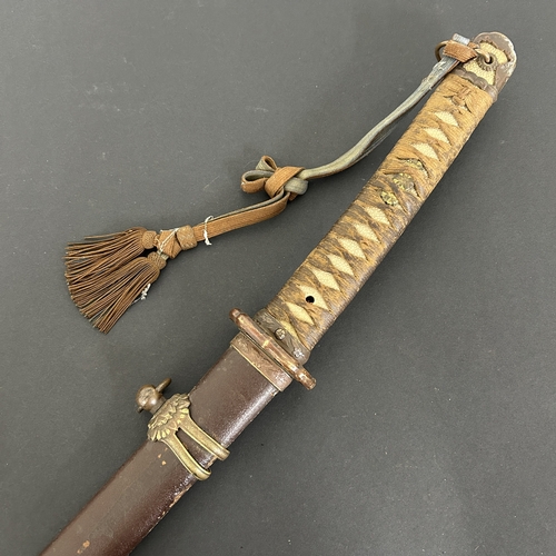 202 - A Shin-Gunto mounted Japanese Officers Katana in a brown lacquered Saya with military mounts, visibl... 