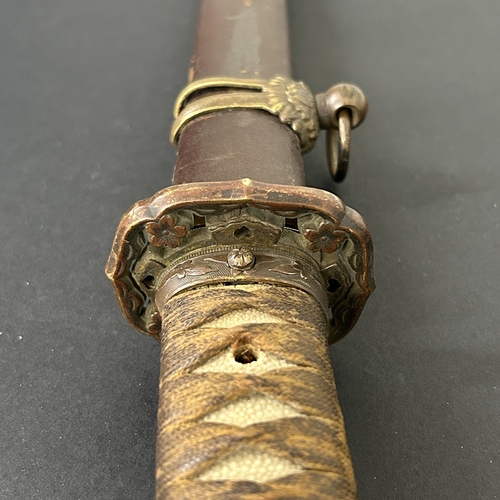 202 - A Shin-Gunto mounted Japanese Officers Katana in a brown lacquered Saya with military mounts, visibl... 