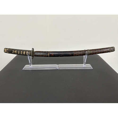 204 - An antique Wakizashi Japanese sword with a Tsuka and Tsuba and yellow metal Menukis, blade approx. 1... 