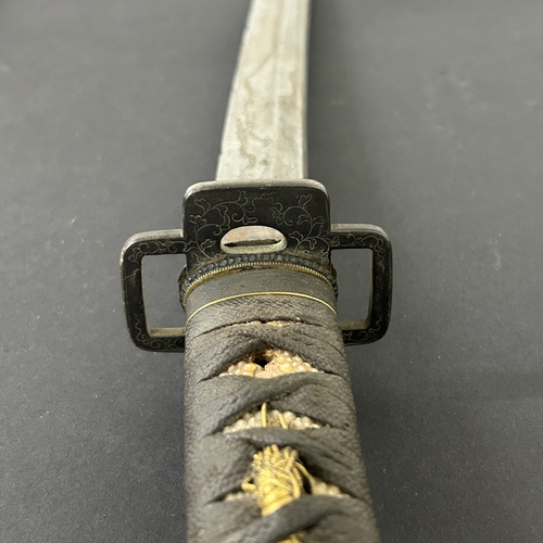 204 - An antique Wakizashi Japanese sword with a Tsuka and Tsuba and yellow metal Menukis, blade approx. 1... 