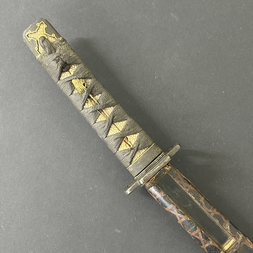 204 - An antique Wakizashi Japanese sword with a Tsuka and Tsuba and yellow metal Menukis, blade approx. 1... 