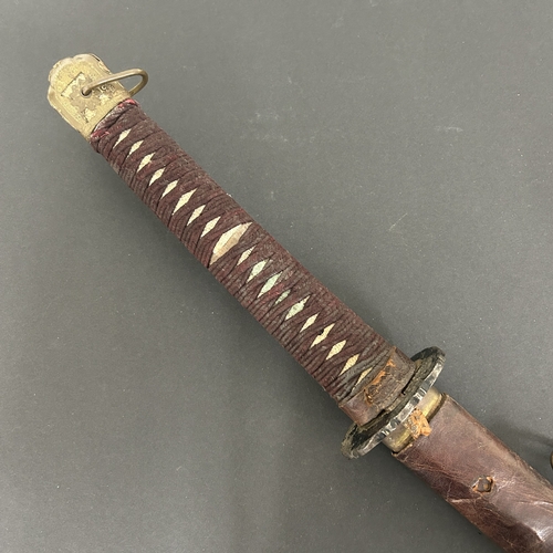 209 - A Japanese emergency issue WW2 military Shin-Gunto sword in a leather covered wooden scabbard, polis... 