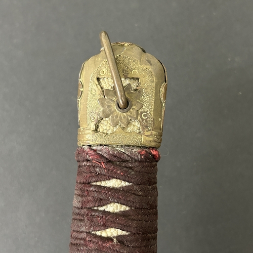 209 - A Japanese emergency issue WW2 military Shin-Gunto sword in a leather covered wooden scabbard, polis... 