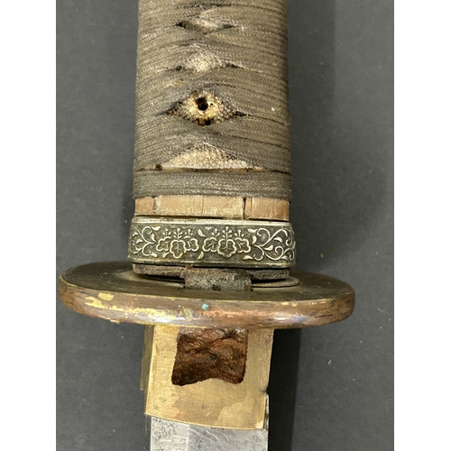 210 - A WW2 Japanese Officers sword in wooden scabbard with leather covering, polished blade, plain Tsuba ... 