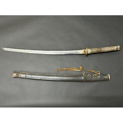 210 - A WW2 Japanese Officers sword in wooden scabbard with leather covering, polished blade, plain Tsuba ... 
