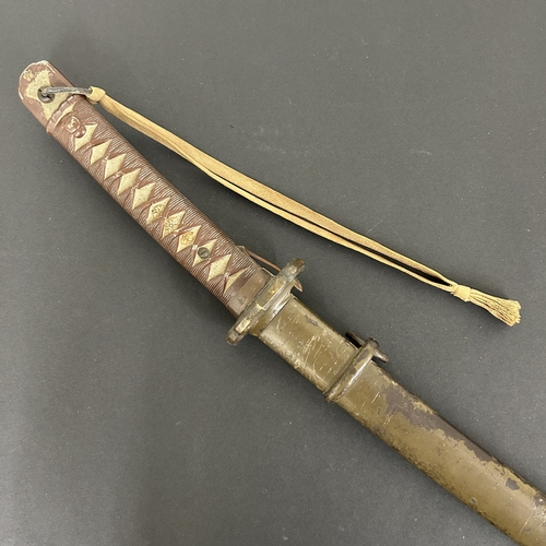 216 - A Shin-Gunto Japanese sword, standard WW2 issue in a dark green scabbard, military mounts with sword... 