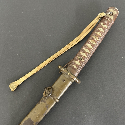 216 - A Shin-Gunto Japanese sword, standard WW2 issue in a dark green scabbard, military mounts with sword... 