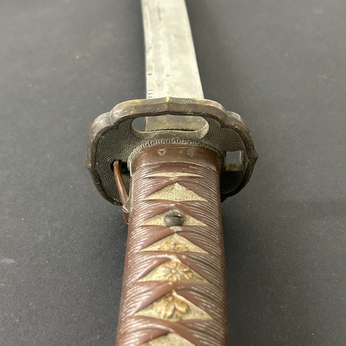 216 - A Shin-Gunto Japanese sword, standard WW2 issue in a dark green scabbard, military mounts with sword... 