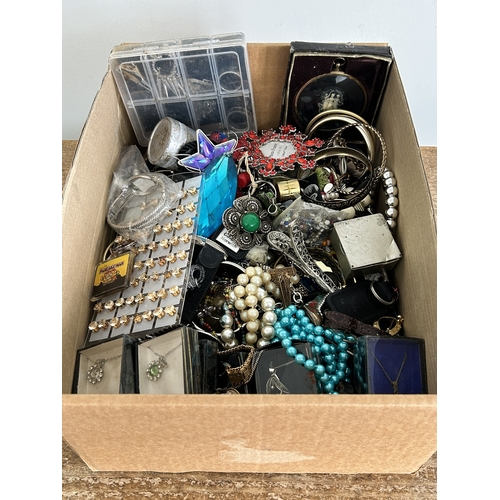 122 - A large collection of mixed costume jewellery etc
