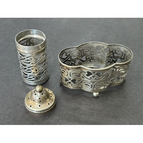 129 - Matching hallmarked silver open salt and pepperette, silver weight approx. 35g