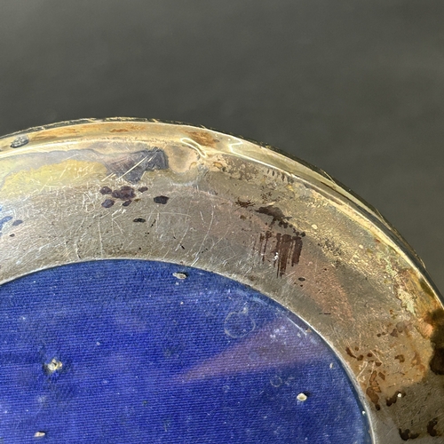 138 - A hallmarked silver round vintage photo frame, approx. 5