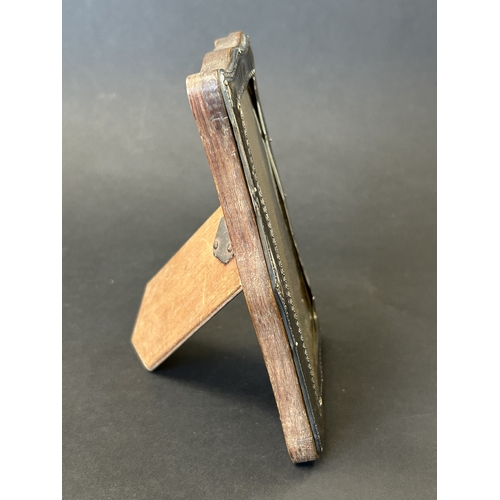 139 - A wooden frame photo holder with hallmarked silver front, approx. 6