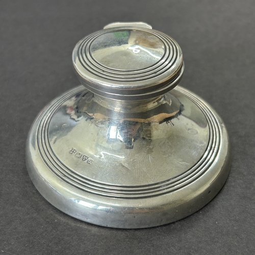 141 - A Chester hallmarked silver capstan inkwell with wood base, combined weight approx. 93g