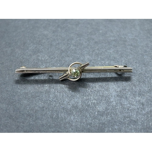 157 - A 9ct gold and green stone set brooch, weight approx. 2g