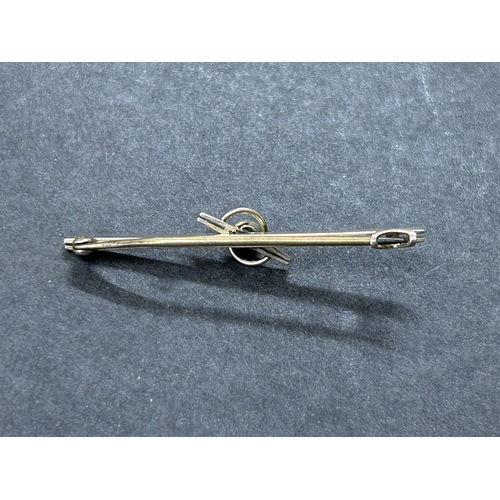 157 - A 9ct gold and green stone set brooch, weight approx. 2g