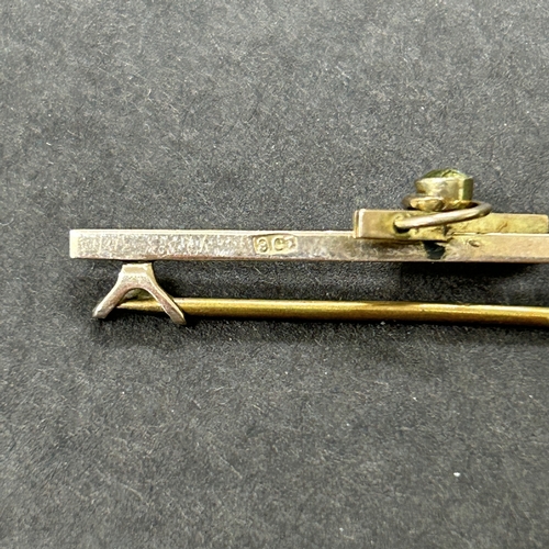 157 - A 9ct gold and green stone set brooch, weight approx. 2g