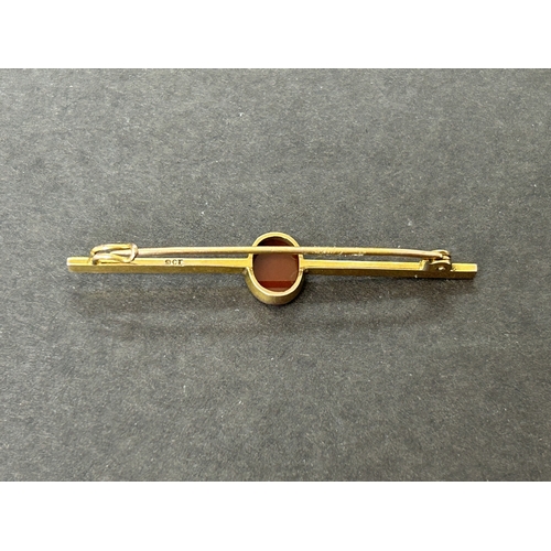 158 - A 9ct gold and stone set brooch, weight approx. 2.5g