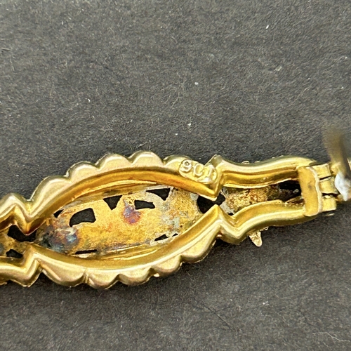 160 - A 9ct two tone gold brooch, weight approx. 1.8g
