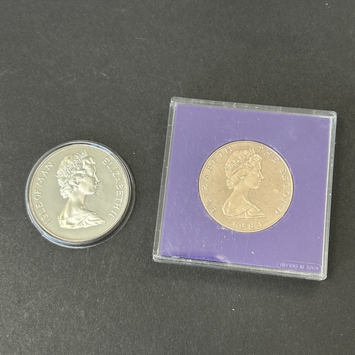 169 - A cased 1975 Pobjoy Mint Ltd sterling silver Isle-of-Man 'Manx cat crown' together with an Isle-of-M... 