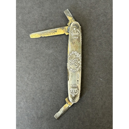 58 - A 1902 hallmarked silver Edward VII Coronation commemorative penknife with three blades, Sheffield 1... 