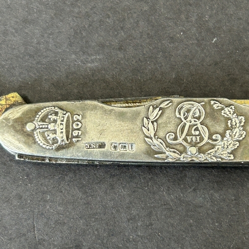 58 - A 1902 hallmarked silver Edward VII Coronation commemorative penknife with three blades, Sheffield 1... 