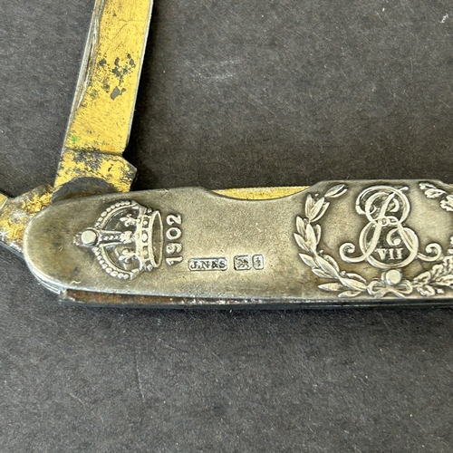 58 - A 1902 hallmarked silver Edward VII Coronation commemorative penknife with three blades, Sheffield 1... 